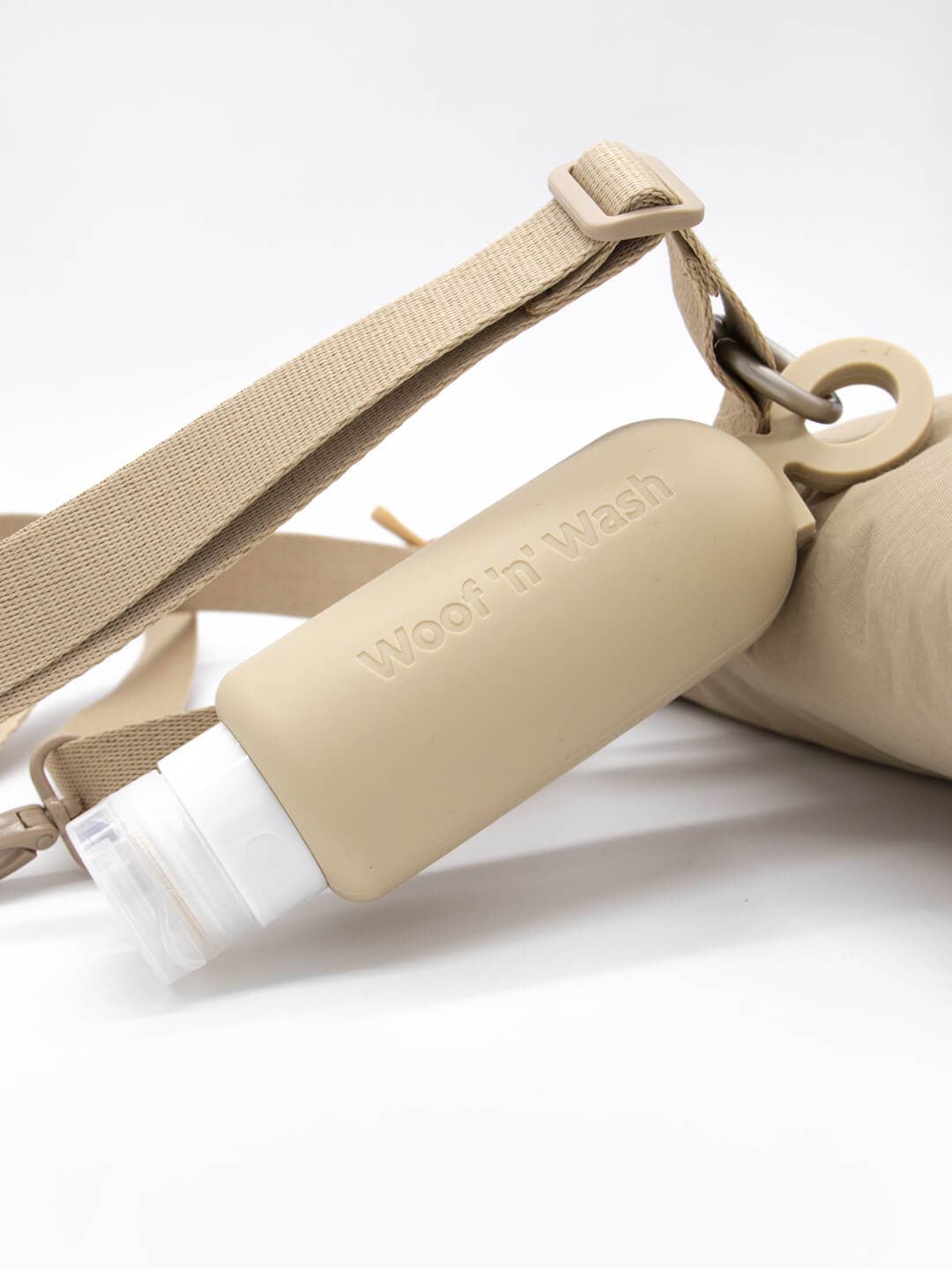 Hund-Camping-Urin-Reinigung-beige