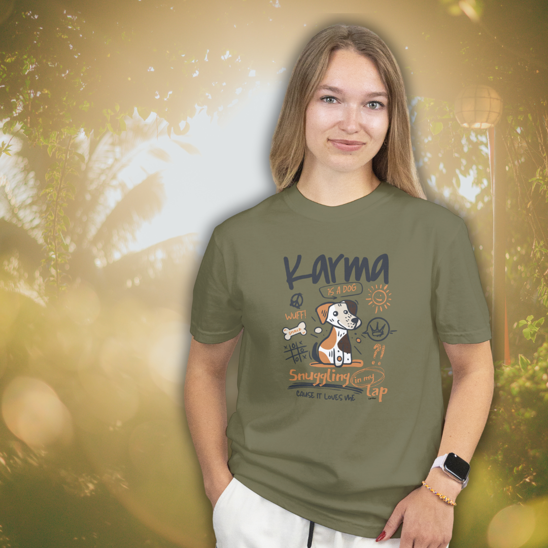 Frau mit campaw shirt Karma is a dog