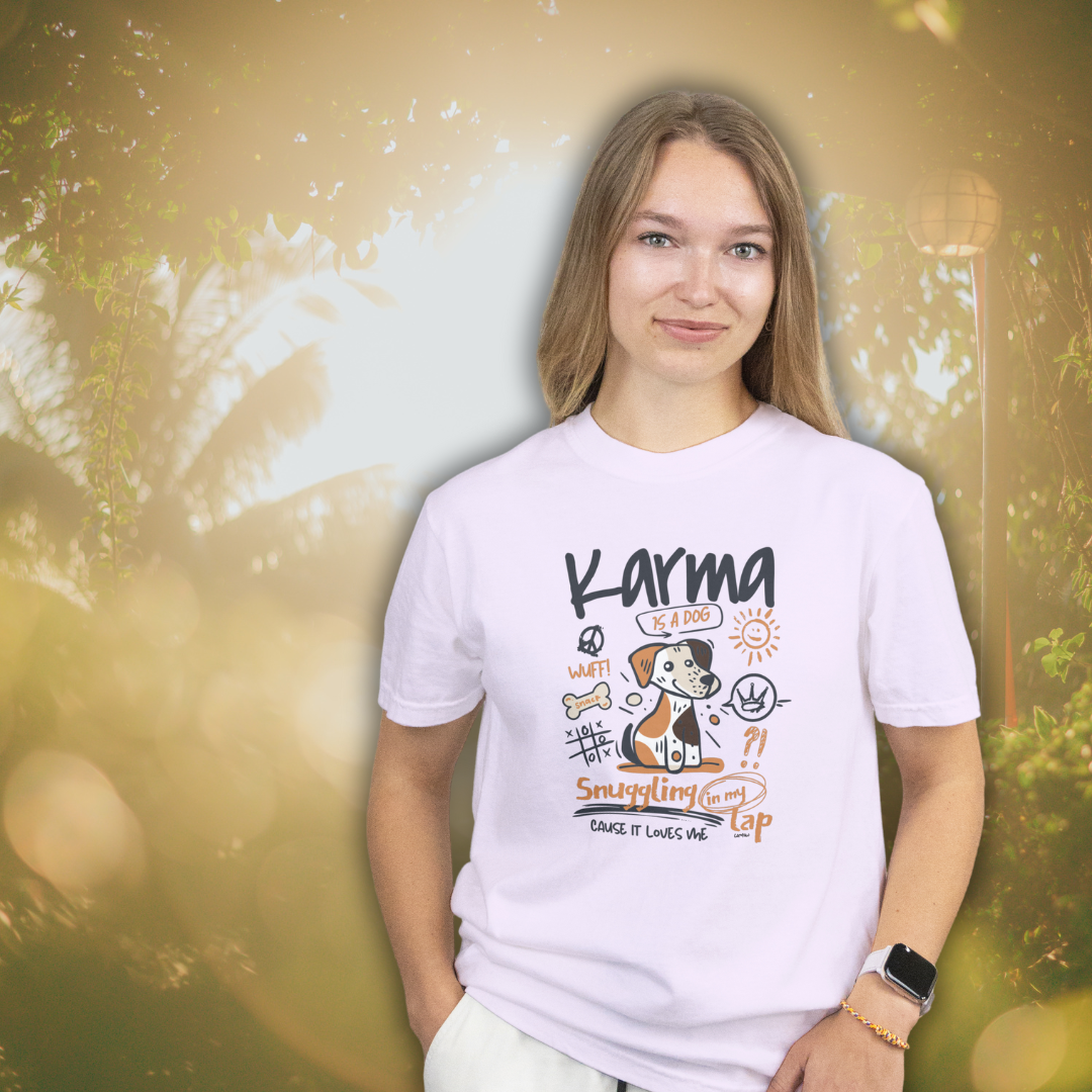Frau mit campaw shirt Karma is a dog