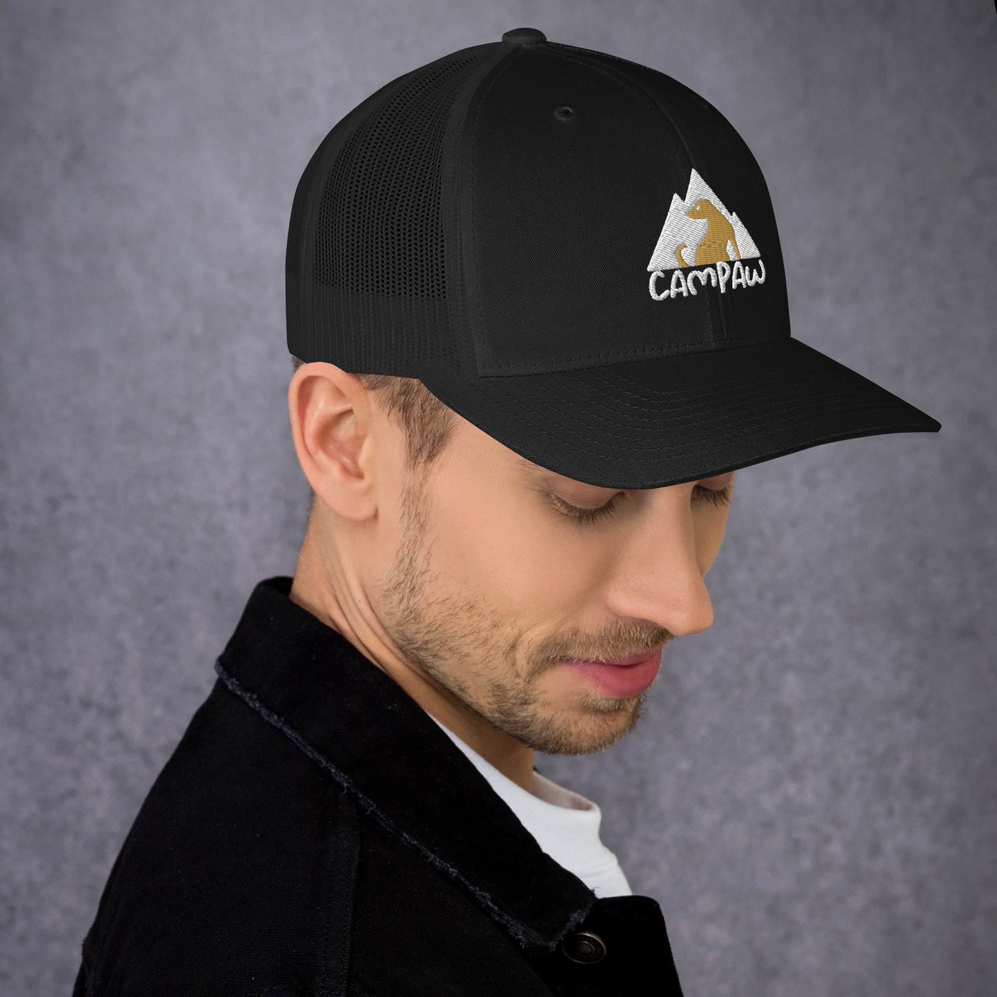 mann mit trucker camp schwarz