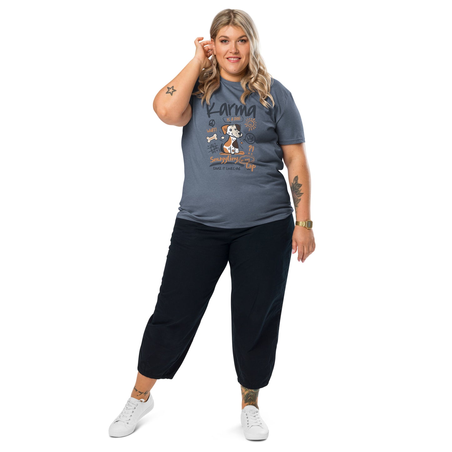 Frau mit campaw shirt Karma is a dog