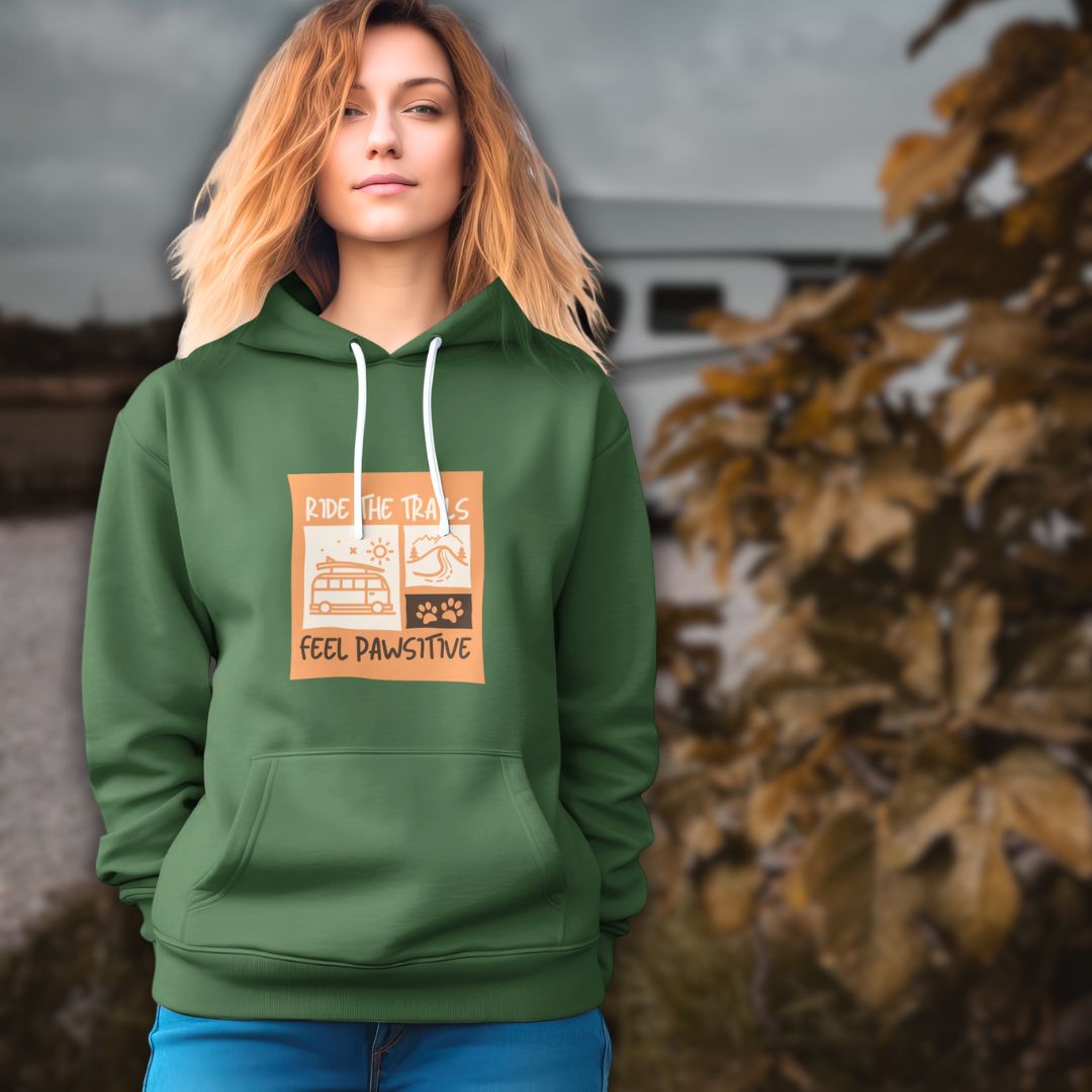 Unisex Hoodie „Ride the Trails – Feel Pawsitive“ | Camping Adventure Style