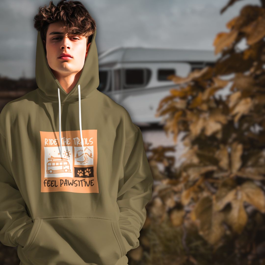 Unisex Hoodie „Ride the Trails – Feel Pawsitive“ | Camping Adventure Style