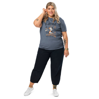 Frau mit campaw shirt Karma is a dog