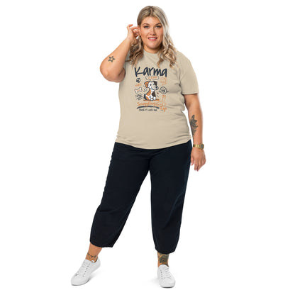 Frau mit campaw shirt Karma is a dog