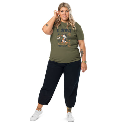 Frau mit campaw shirt Karma is a dog